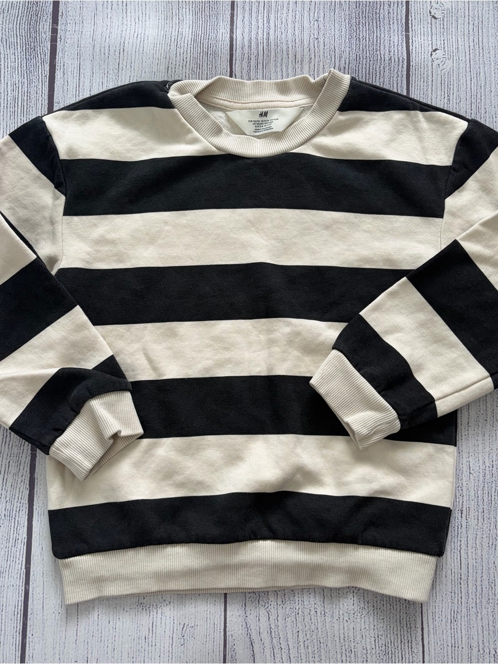 H&M Bosy Black and Cream Striped Crewneck Sweatshirt Size 5T/6